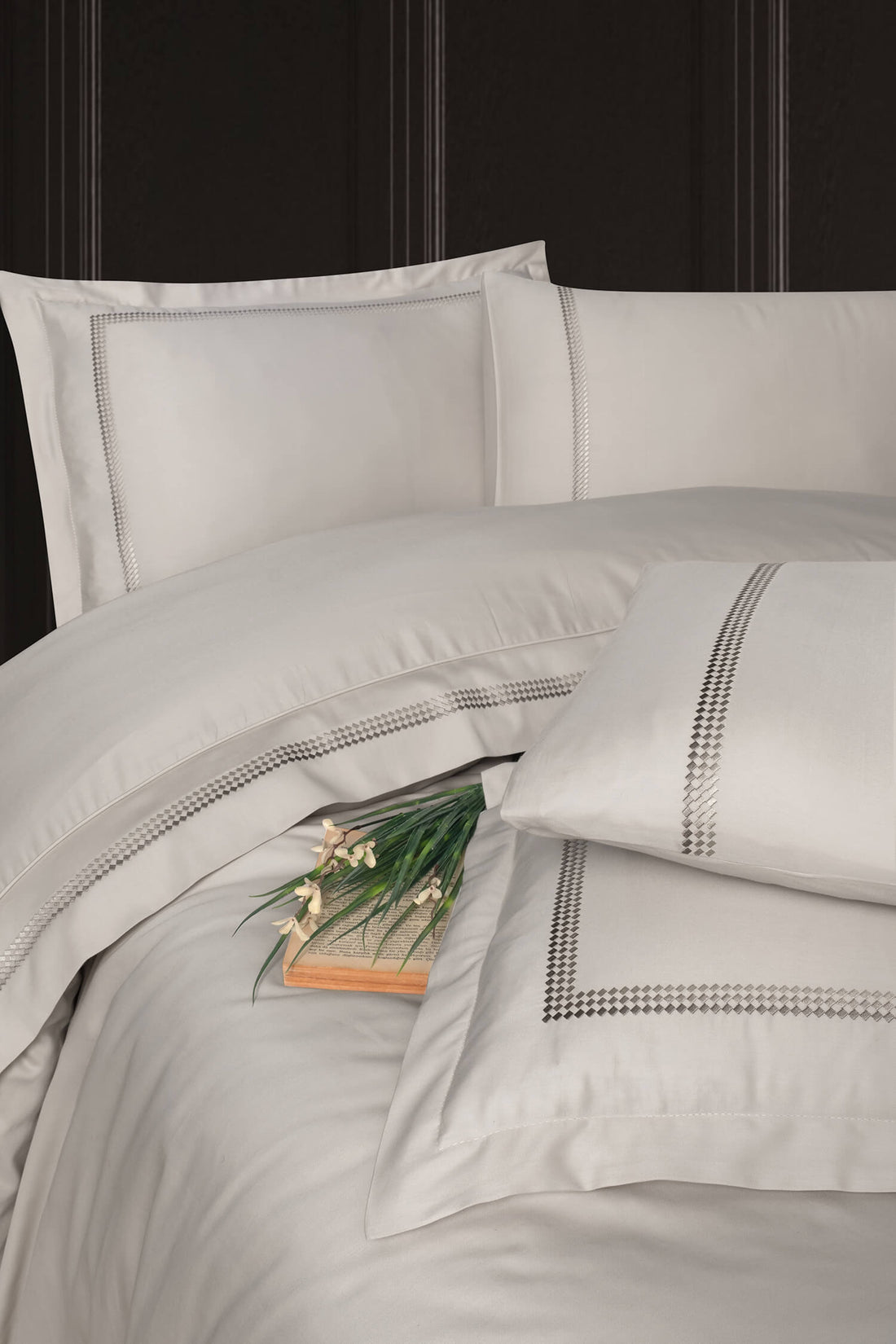 Gomez - Luxury Duvet Cover Set