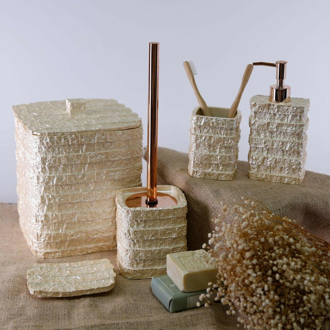 Rezzan Bathroom Set