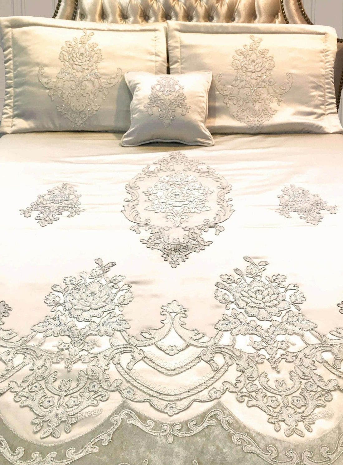 Tuana Bed Cover