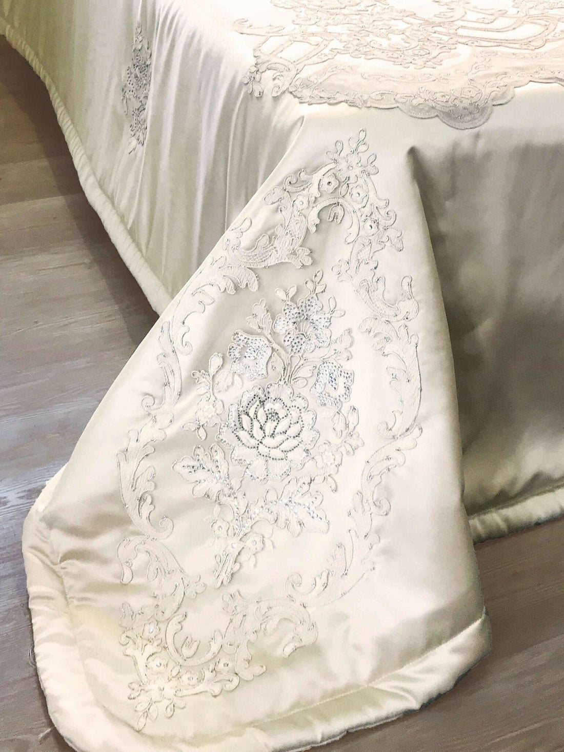 Tuana Bed Cover