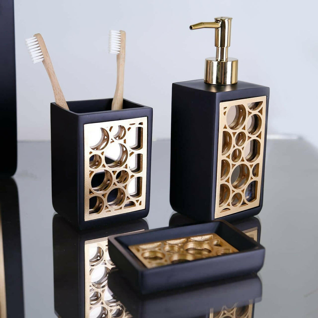 Zerre Bathroom Set